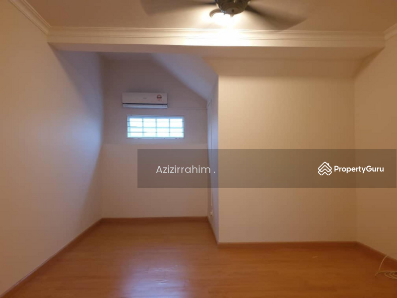 For Sale - 2 and a half Storey New Hampshire Presint 18