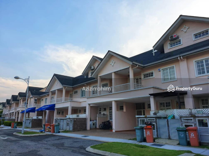 For Sale - 2 and a half Storey New Hampshire Presint 18