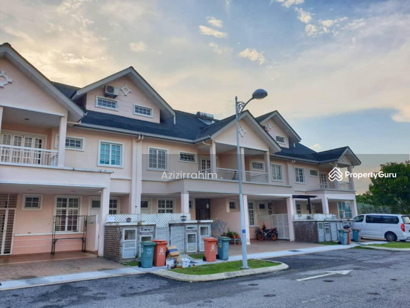 For Sale - 2 and a half Storey New Hampshire Presint 18