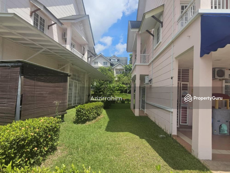 For Sale - 2 and a half Storey New Hampshire Presint 18