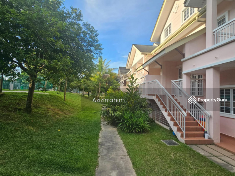For Sale - 2 and a half Storey New Hampshire Presint 18