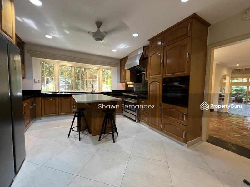 Fully Fitted Kitchen