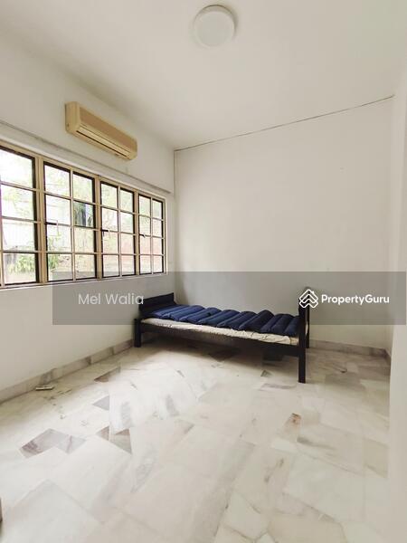 Guest room downstairs 