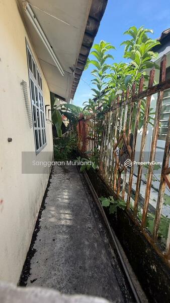 Untuk Dijual - Rumah Berkembar Setingkat untuk Dijual di Lunas