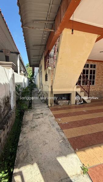 Untuk Dijual - Rumah Berkembar Setingkat untuk Dijual di Lunas