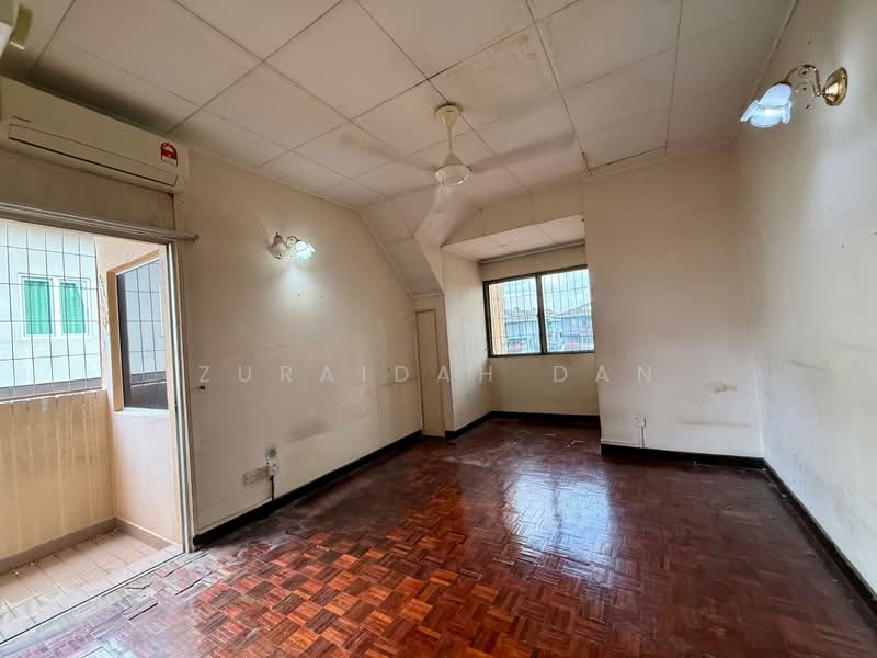 2-storey Terraced House for Sale in Taman Setiawangsa (Setiawangsa) - Zuraidah Dan - Bedroom - PropertyGuru.com.my