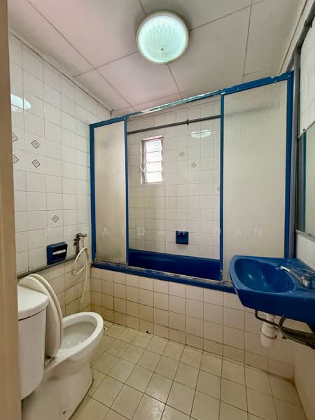 2-storey Terraced House for Sale in Taman Setiawangsa (Setiawangsa) - Zuraidah Dan - Bathroom - PropertyGuru.com.my