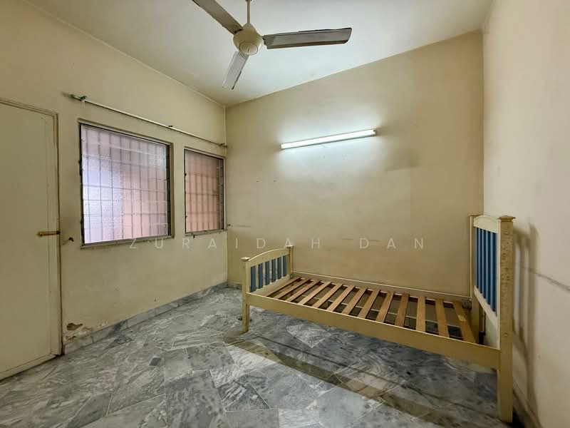 2-storey Terraced House for Sale in Taman Setiawangsa (Setiawangsa) - Zuraidah Dan - Bedroom - PropertyGuru.com.my