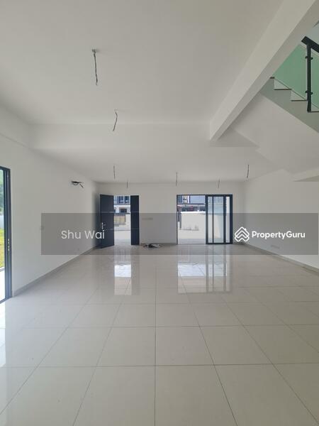 For Sale - Link House sizes smaller? NO,How abt Corner house,24x90 with 30ft side land,8mins to Pavilion 2