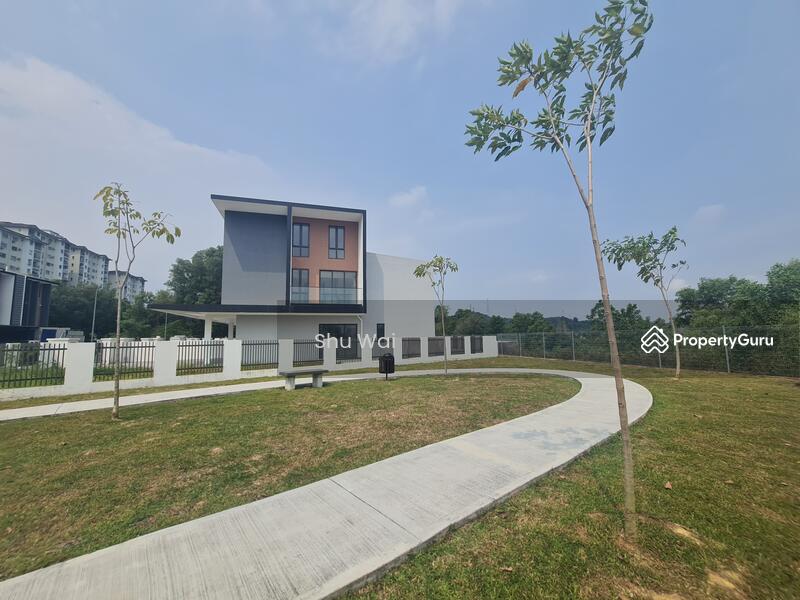 For Sale - Link House sizes smaller? NO,How abt Corner house,24x90 with 30ft side land,8mins to Pavilion 2