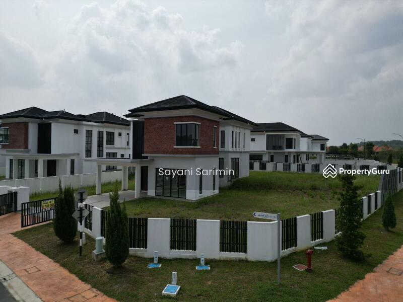 Ejen hartanah Alam Sari