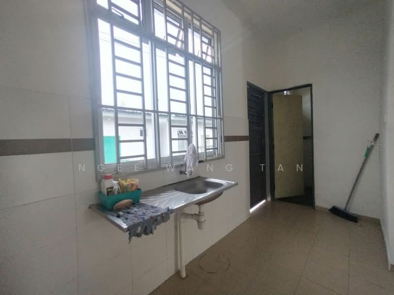 Rumah Teres 1 Tingkat untuk Dijual di Lipat Kajang (Jasin) - Ngee Wang Tan - PropertyGuru.com.my