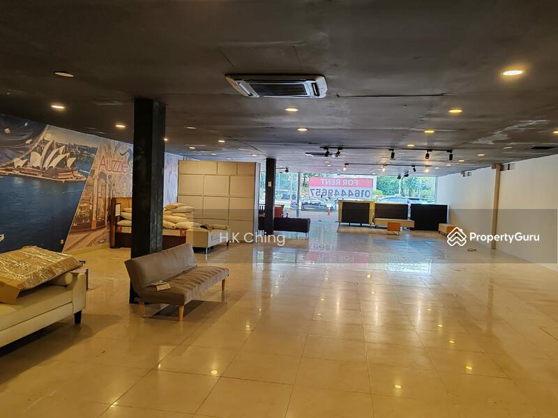 For Rent - Main Road Corner Ground Shop Lebuh Bandar Utama Petaling Jaya