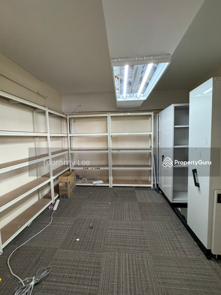 For Rent - Lift Corner 1st Floor Office Metro Avenue Kajang , Near Yuhua School