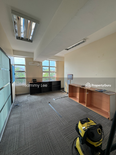 For Rent - Lift Corner 1st Floor Office Metro Avenue Kajang , Near Yuhua School