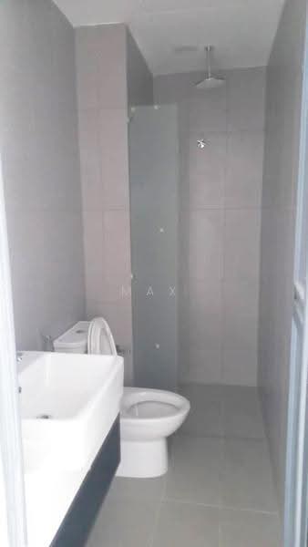 Kediaman Servis untuk Dijual di YOLO Signature Suites - Max Low - Bathroom - PropertyGuru.com.my