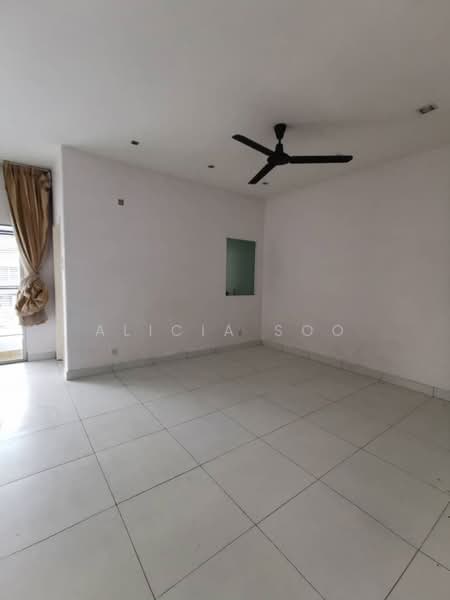 2-storey Terraced House for Sale in Sutera Damansara (Damansara Damai) - Alicia Soo - Living Room - PropertyGuru.com.my