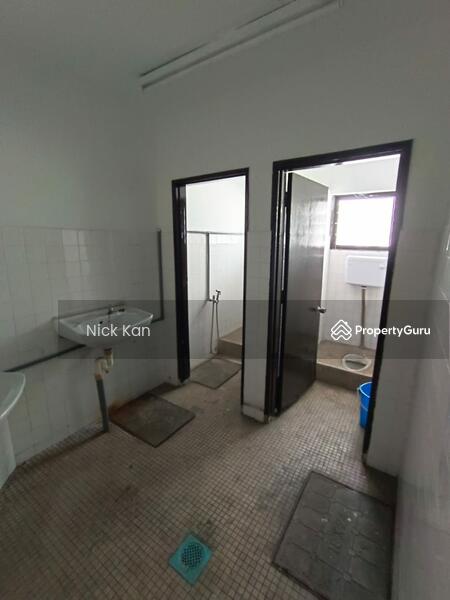 For Rent - Desa Cemerlang Ulu Tiram 1.5 Storey Semi-D Warehouse near Main Road