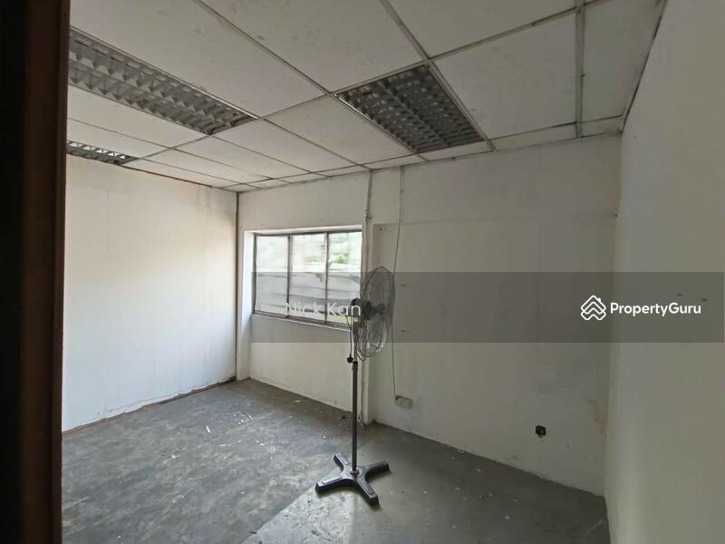 For Rent - Desa Cemerlang Ulu Tiram 1.5 Storey Semi-D Warehouse near Main Road