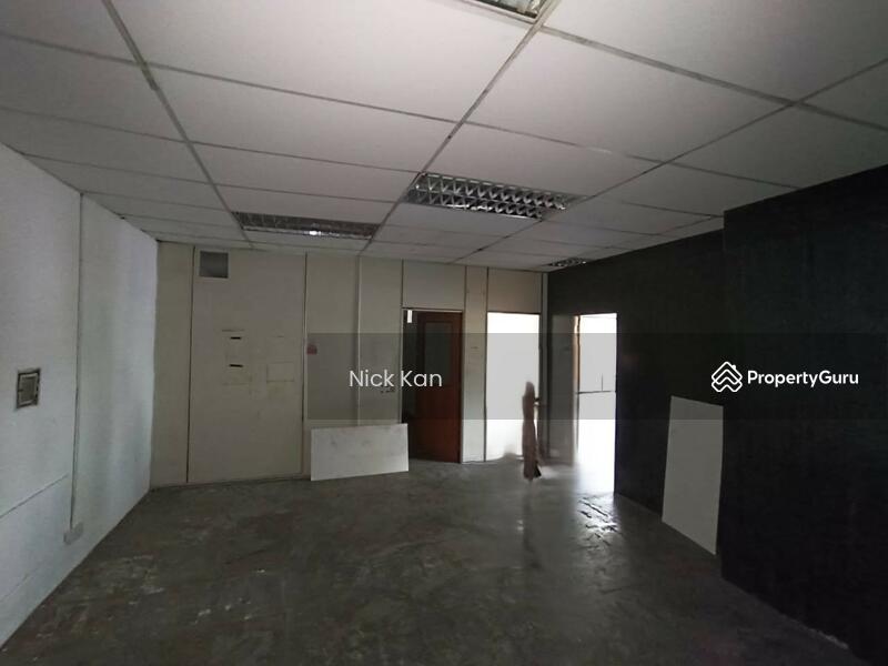 For Rent - Desa Cemerlang Ulu Tiram 1.5 Storey Semi-D Warehouse near Main Road