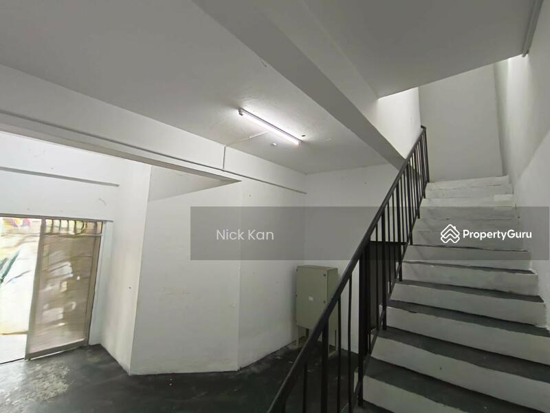 For Rent - Desa Cemerlang Ulu Tiram 1.5 Storey Semi-D Warehouse near Main Road