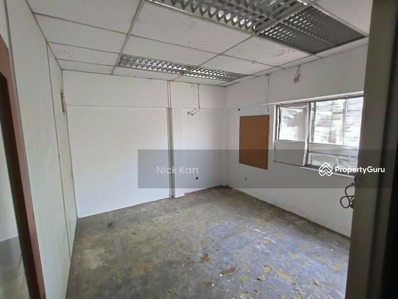 For Rent - Desa Cemerlang Ulu Tiram 1.5 Storey Semi-D Warehouse near Main Road