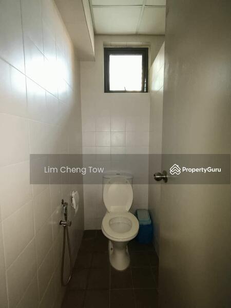 Untuk Disewa - Setiawalk Puchong, Modern showroom 2200 sqft. corner unit Fully Renovated. Facing Main Road