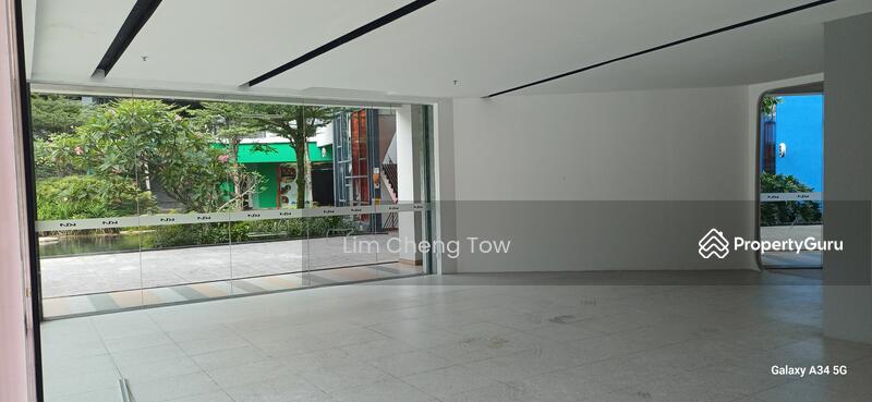 Untuk Disewa - Setiawalk Puchong, Modern showroom 2200 sqft. corner unit Fully Renovated. Facing Main Road