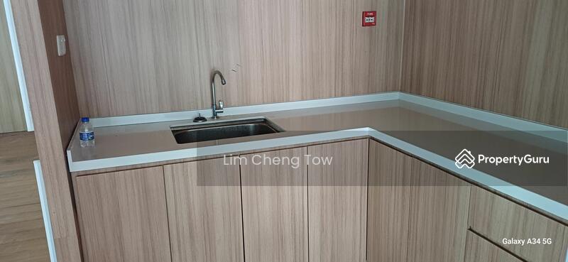 Untuk Disewa - Setiawalk Puchong, Modern showroom 2200 sqft. corner unit Fully Renovated. Facing Main Road