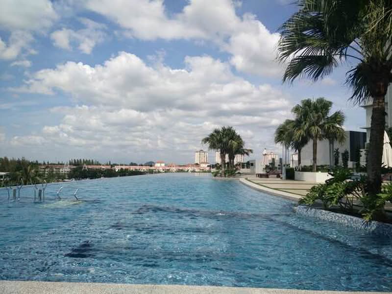 Pangsapuri untuk Dijual di Riana South - Rashidah Juremi - Pool - PropertyGuru.com.my