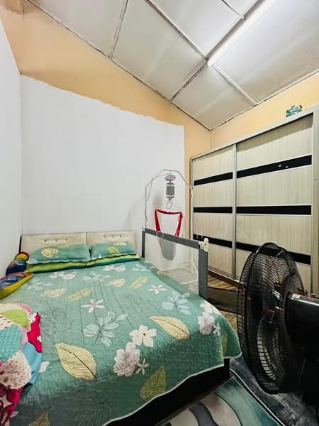 1-storey Terraced House for Sale in Taman Desa Rhu (Sikamat) - Azrul Othman - Bedroom - PropertyGuru.com.my
