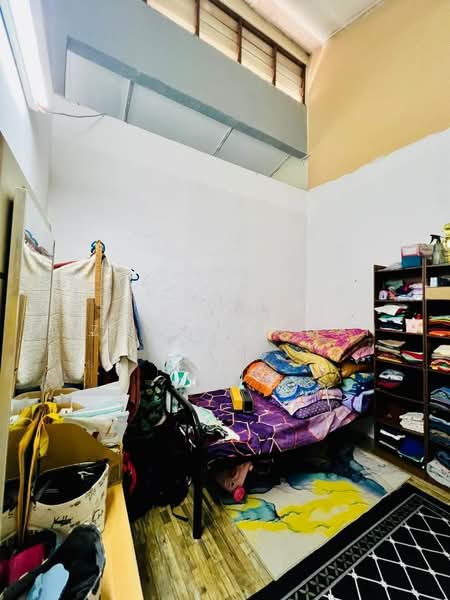 1-storey Terraced House for Sale in Taman Desa Rhu (Sikamat) - Azrul Othman - Bedroom - PropertyGuru.com.my