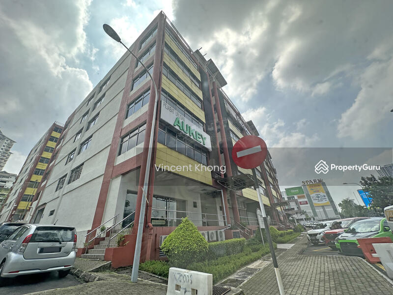 Untuk Disewa - Megan Salak Park