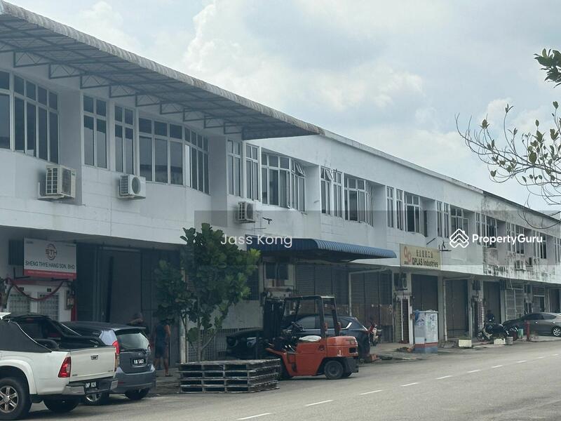 Untuk Dijual - 2 Storey Terrace Warehouse Binajaya Permtang Tinggi