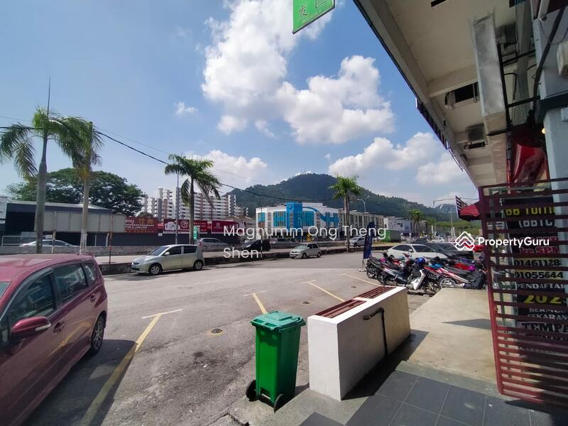 For Sale - 3 Storey Shop Corner unit facing Jalan Maju busy main road for sale