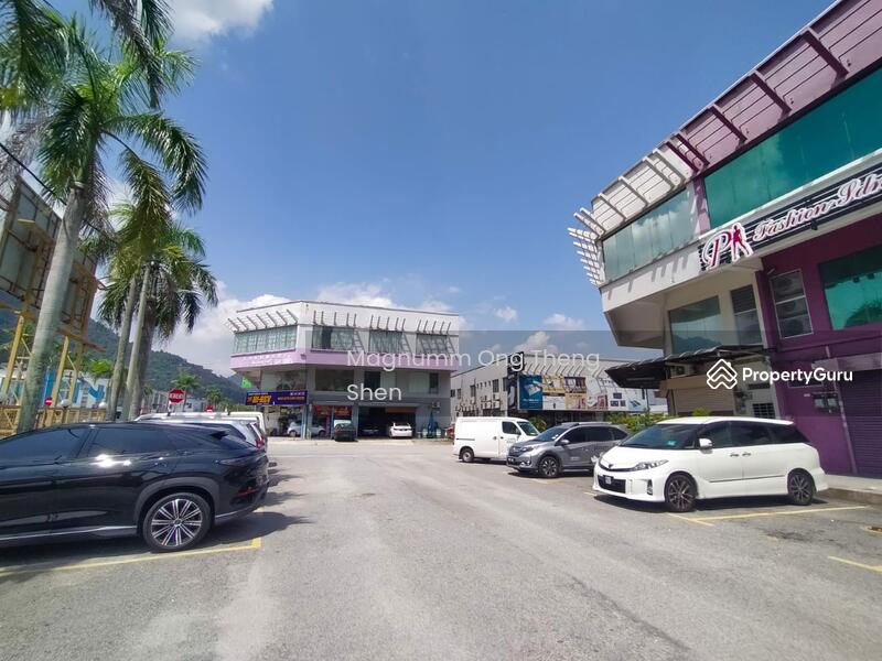 For Sale - 3 Storey Shop Corner unit facing Jalan Maju busy main road for sale