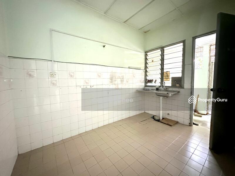 Untuk Dijual - 1.5-storey Terraced House at Usj 2