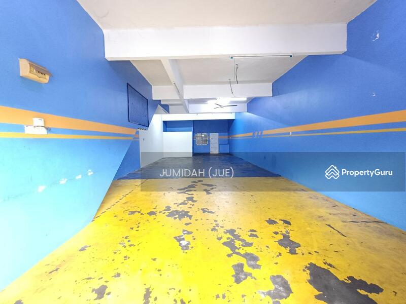 Facing the main roadGROUND FLOOR SHOPLOT  Seksyen 36 Shah Alam @ KG JAWABerhadapan Rosyam Mart d