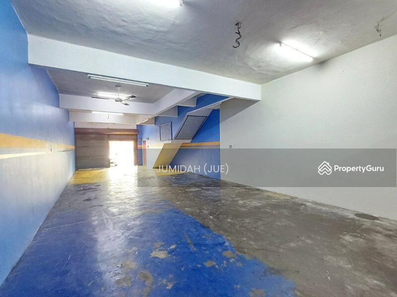 Facing the main roadGROUND FLOOR SHOPLOT  Seksyen 36 Shah Alam @ KG JAWABerhadapan Rosyam Mart d