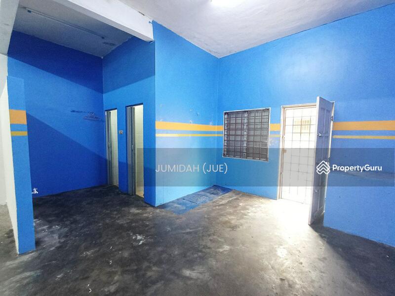 Facing the main roadGROUND FLOOR SHOPLOT  Seksyen 36 Shah Alam @ KG JAWABerhadapan Rosyam Mart d