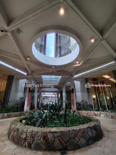 Direct access to the Centre courtyard Of Armanee terrace Condo 2