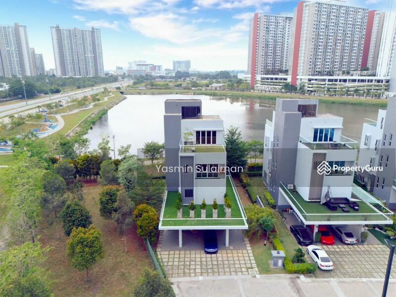 Untuk Dijual - CORNER LOT, FACING LAKE 4 Storey Bungalow, LakeFront Villa Cyberjaya