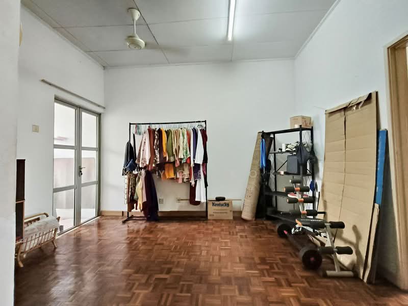 2-storey Terraced House for Sale in Usj 11 (Subang Jaya) - Joyce Kok - Huge Upstairs living room - PropertyGuru.com.my