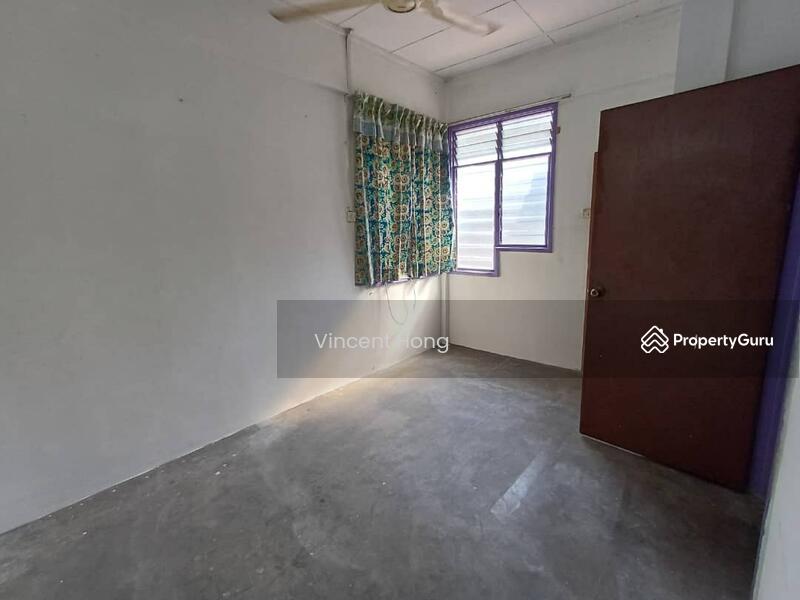 For Rent - Golden Triangle Main Road Corner house 2900 sq.ft