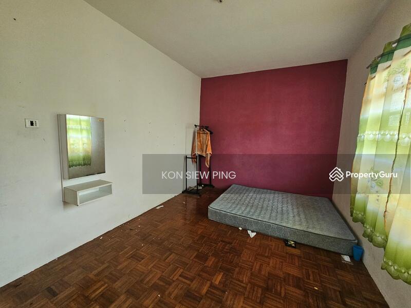 Untuk Disewa - Double Storey Terrace Intermediate House For Rent! Located at Siniawan