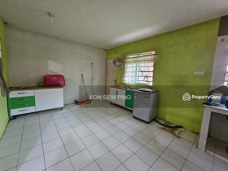 Untuk Disewa - Double Storey Terrace Intermediate House For Rent! Located at Siniawan