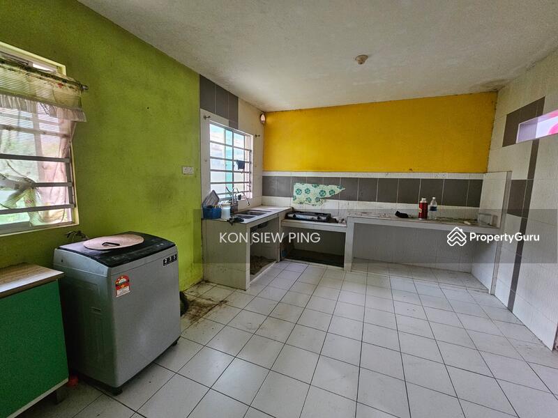 Untuk Disewa - Double Storey Terrace Intermediate House For Rent! Located at Siniawan