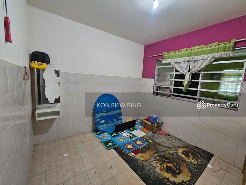 Untuk Disewa - Double Storey Terrace Intermediate House For Rent! Located at Siniawan