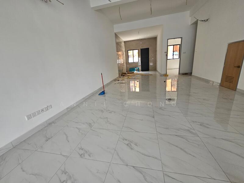 For Sale - 7 Unit Rumah Teres 3 Tingkat, Jalan Selesaria 1