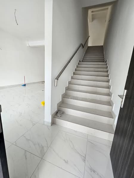 For Sale - 7 Unit Rumah Teres 3 Tingkat, Jalan Selesaria 1